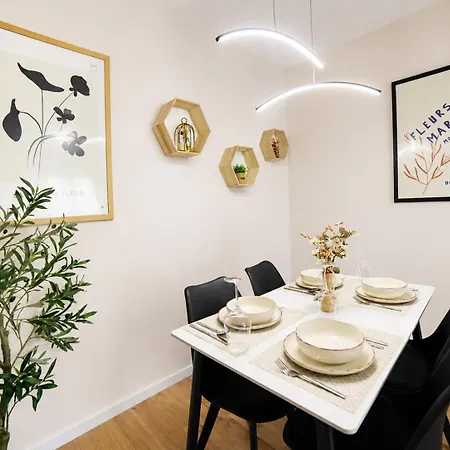 Matisse No12 - Luxury One Bedroom With Parking شقة تيرانا